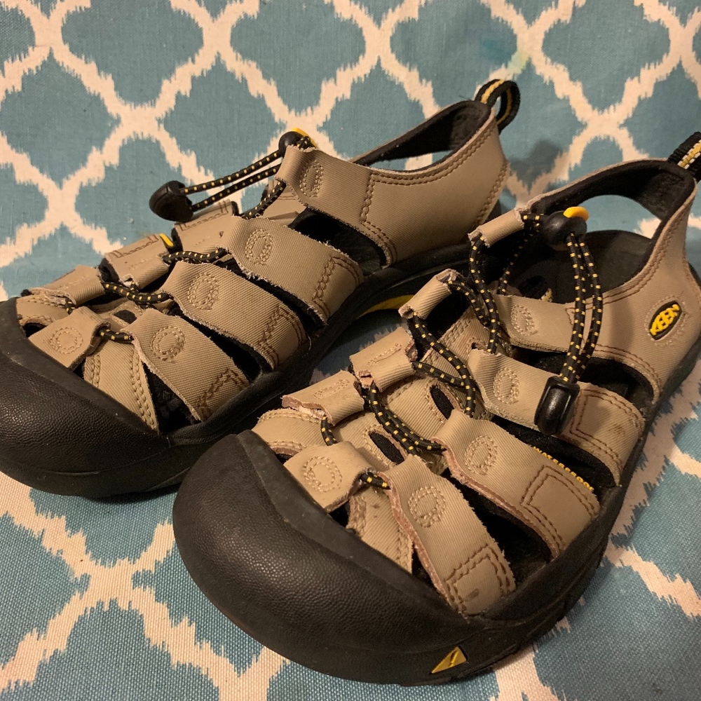Women's Tan Newport Keen Size 5